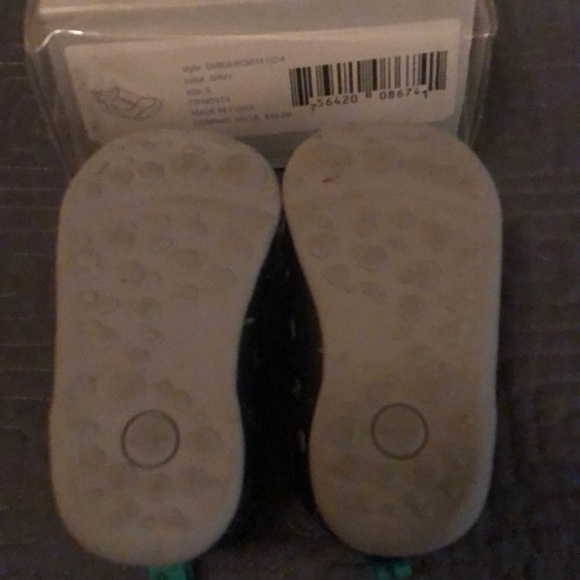 Carter’s every step walking shoe - Picture 2 of 4